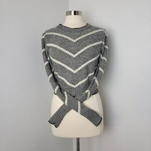 Charlotte Russe Black and White Chevron Cropped Pullover Sweater Size Large